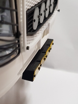 Preview: Farbwahl: Volvo FH-16 Zusatz Fernscheinwerfer / Nebelscheinwerfer