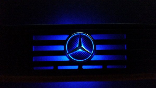 Farbwahl: Tamiya MB SK 1838 / 1850 Kühlergrill Lichteinsatz